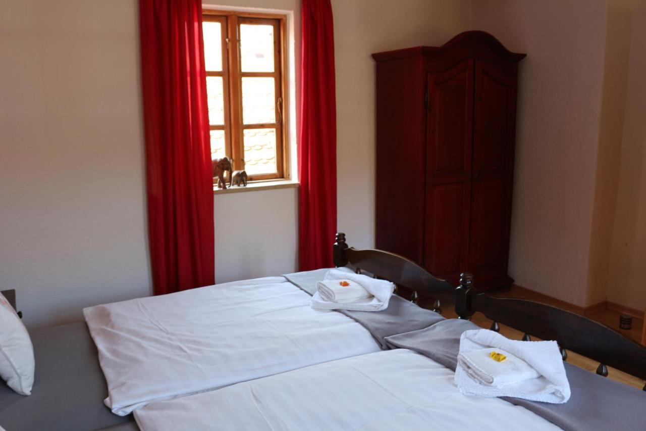 Altstadtcafe Und Pension Havelberg Bagian luar foto