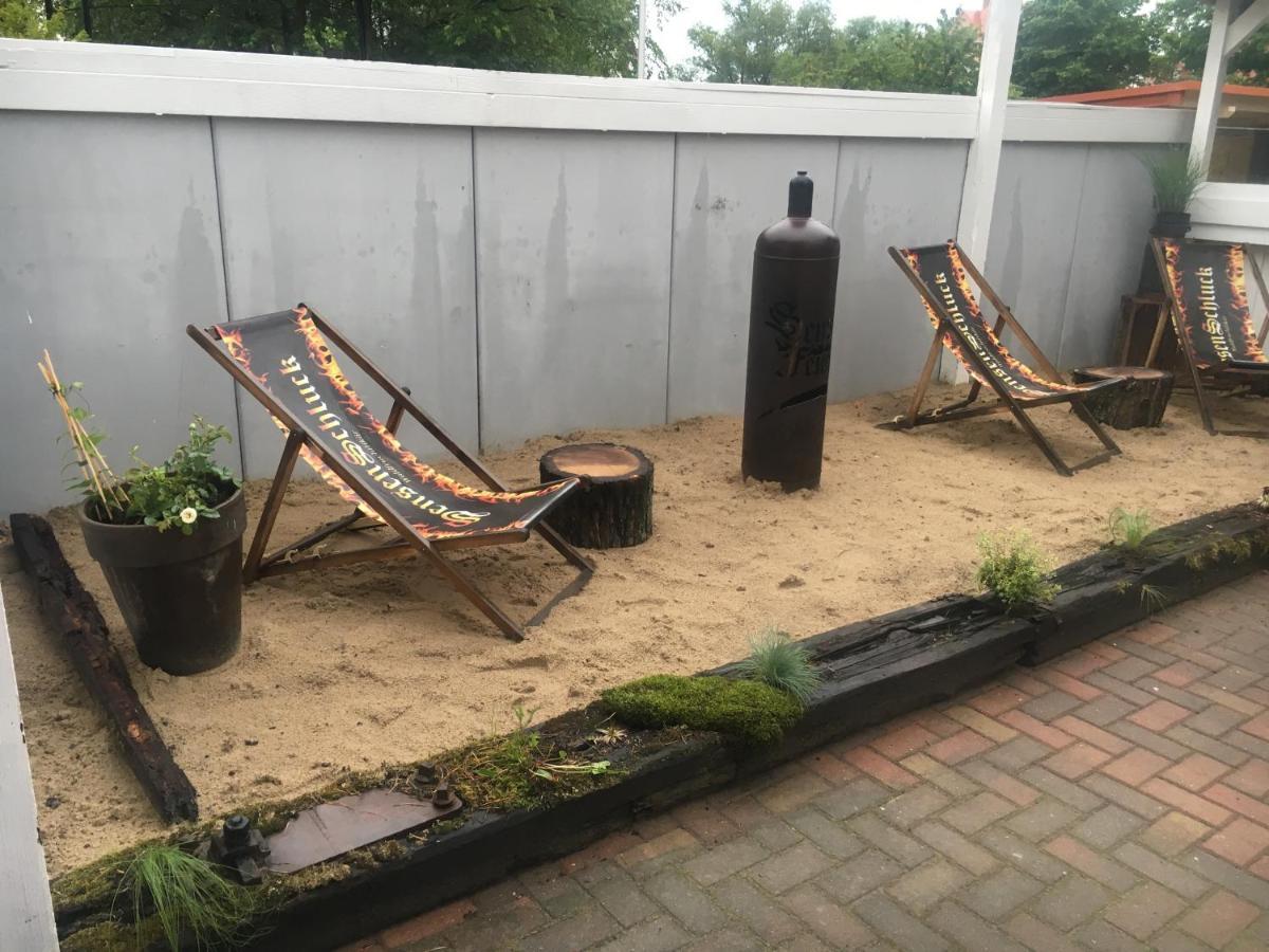 Altstadtcafe Und Pension Havelberg Bagian luar foto