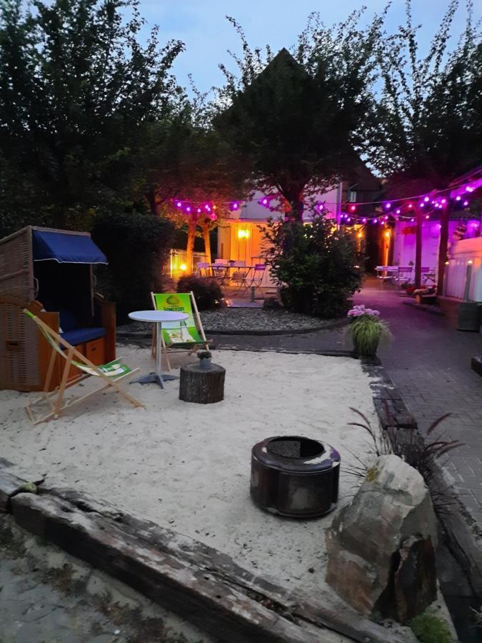 Altstadtcafe Und Pension Havelberg Bagian luar foto