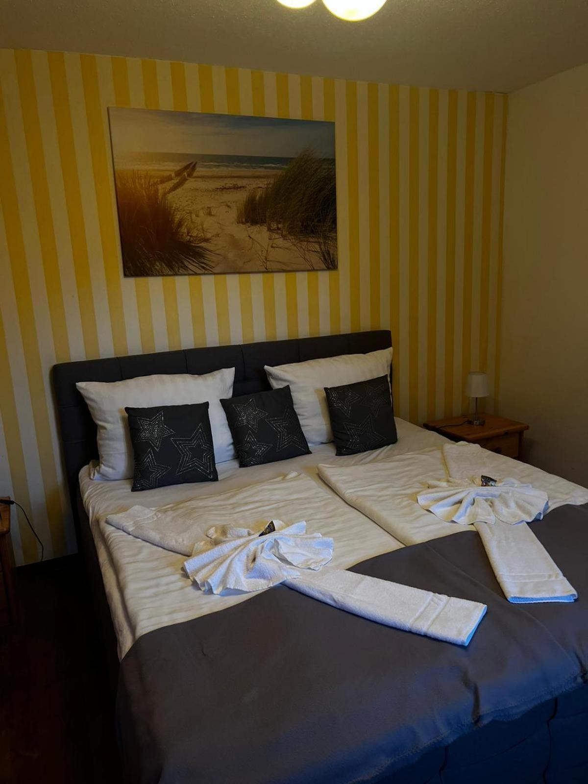 Altstadtcafe Und Pension Havelberg Bagian luar foto