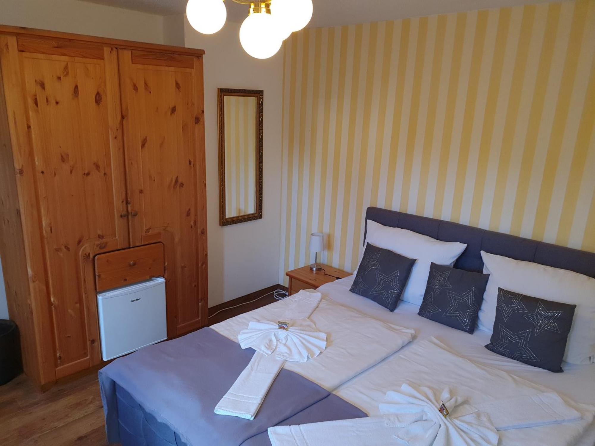 Altstadtcafe Und Pension Havelberg Bagian luar foto