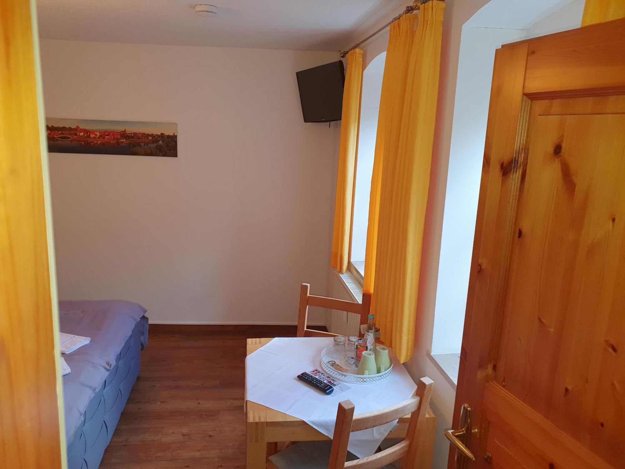 Altstadtcafe Und Pension Havelberg Bagian luar foto